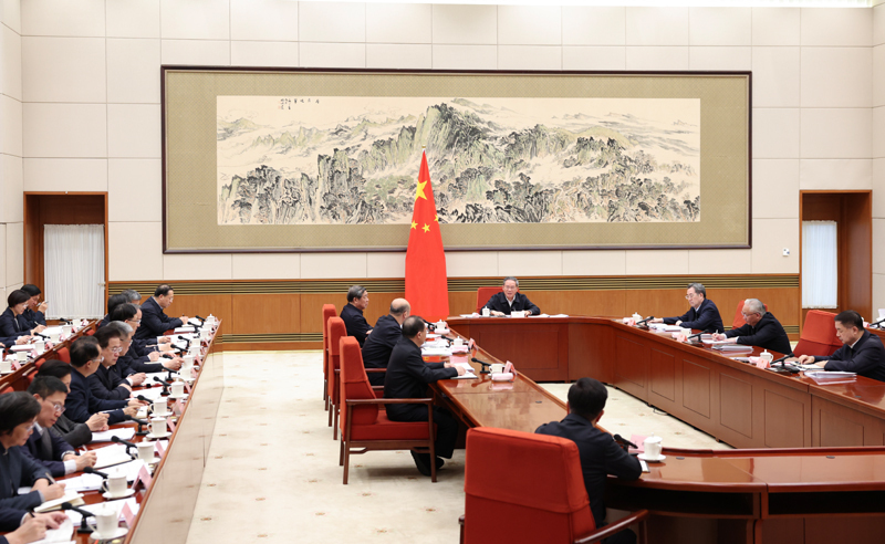 李强主持召开国务院第十次全体会议 讨论政府工作报告稿和“十五五”规划纲要草案稿