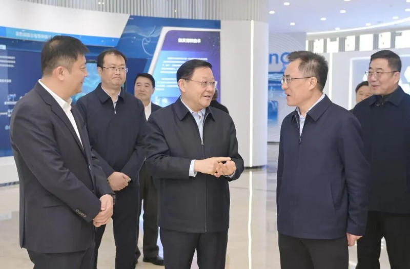 王伟中在呼和浩特市调研时强调 深入学习贯彻全国两会精神 以实干实绩推动实现“十五五”良好开局