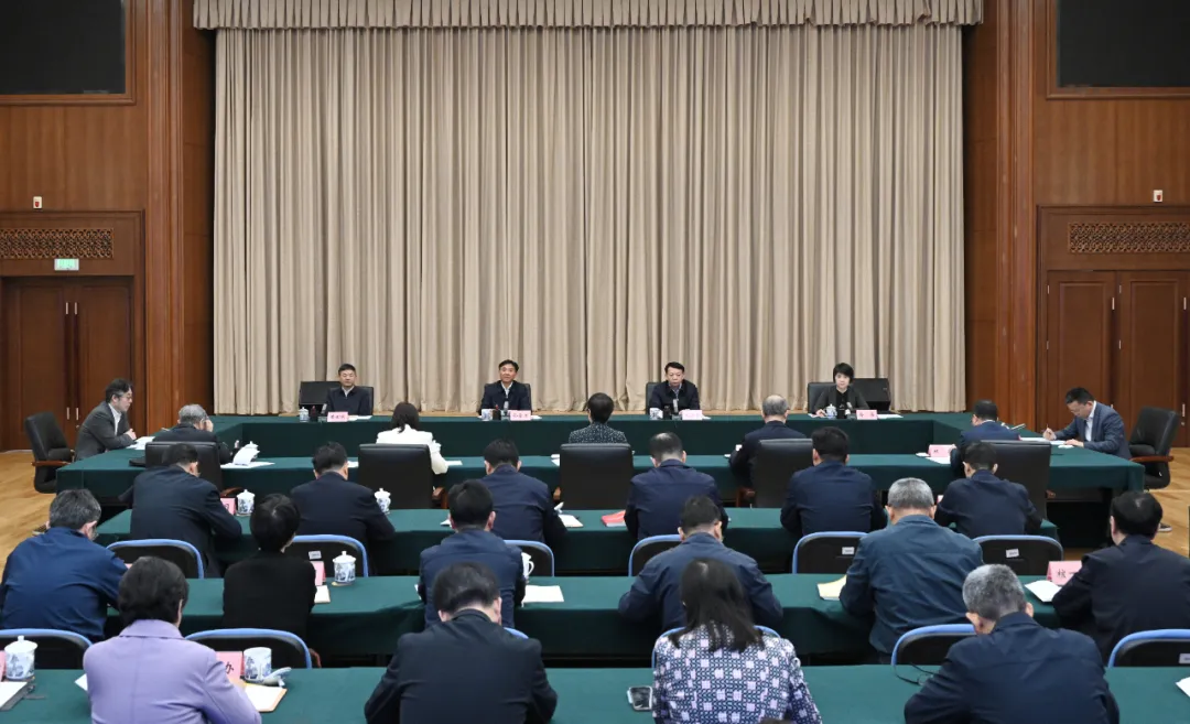 学习贯彻生态环境法典座谈会在京举行相关图片
